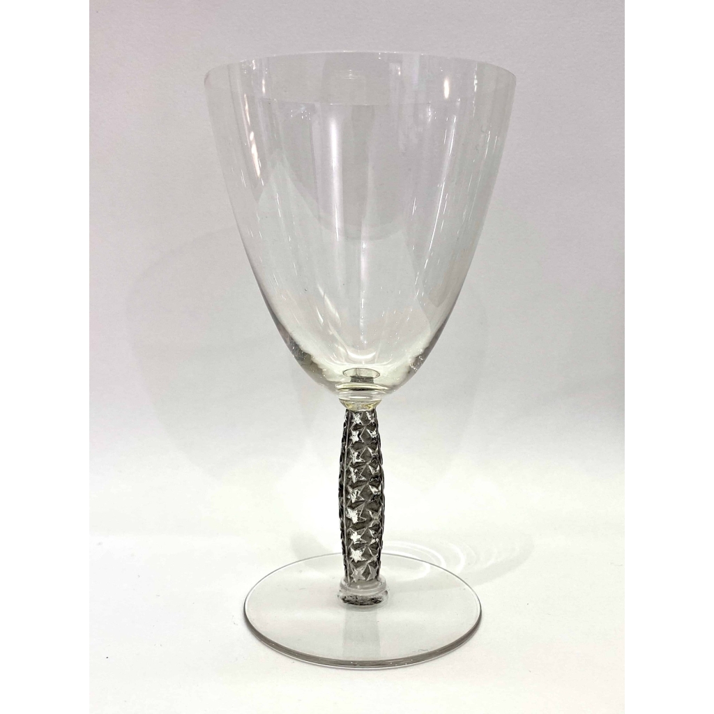 Service « Dornach » verre blanc patiné gris de René LALIQUE – 36 pièces | Biron Service "Dornach" verre blanc patiné gris de René LALIQUE - 36 pièces