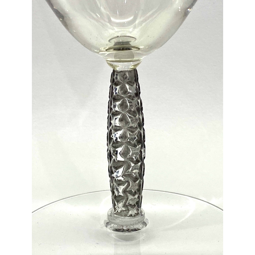 Service « Dornach » verre blanc patiné gris de René LALIQUE – 36 pièces | Biron Service "Dornach" verre blanc patiné gris de René LALIQUE - 36 pièces