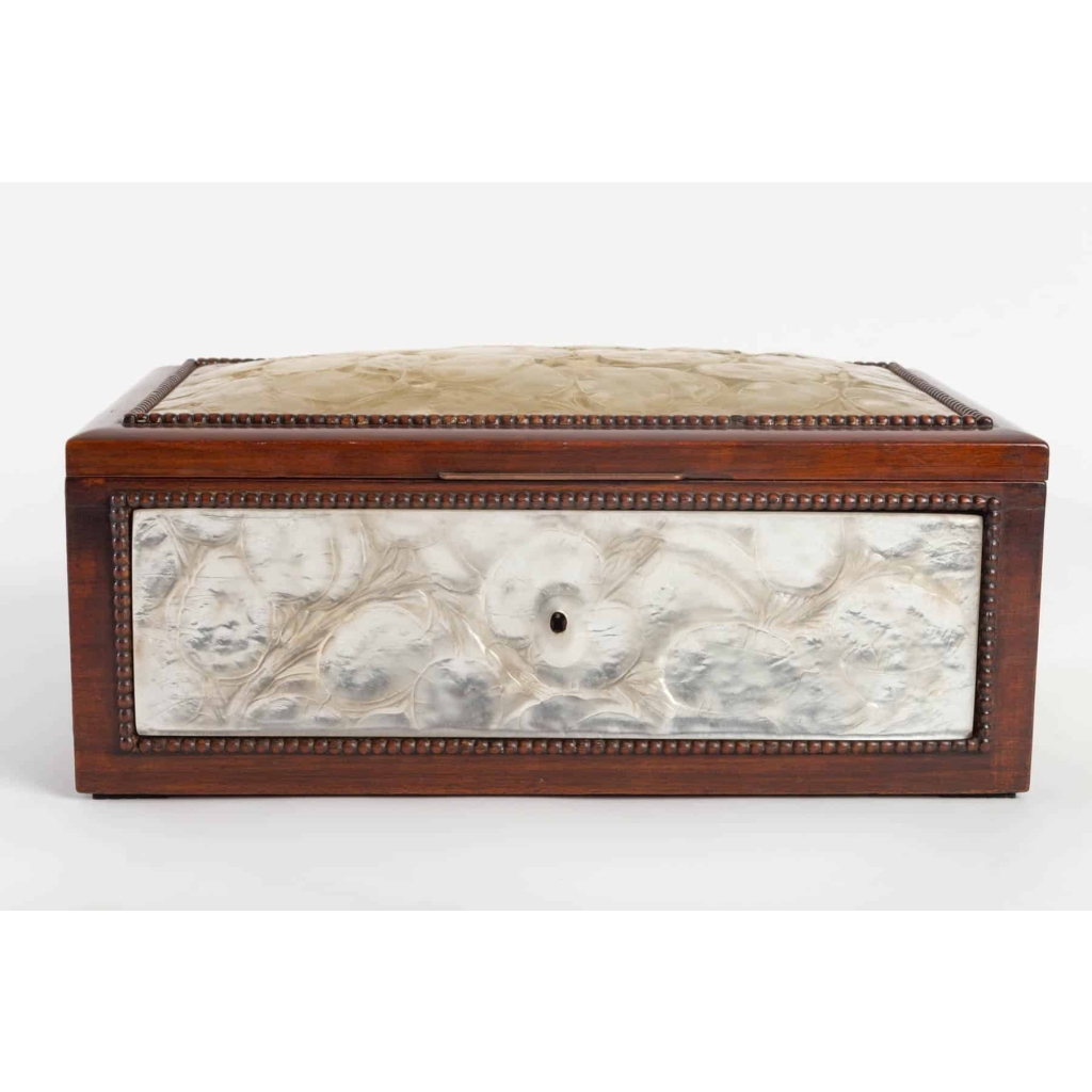 Coffret « Monnaie du Pape » verre blanc et clinquant argenté, bâti en bois de René LALIQUE | Biron |||||||||