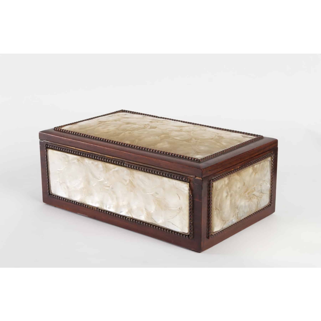 Coffret « Monnaie du Pape » verre blanc et clinquant argenté, bâti en bois de René LALIQUE | Biron Coffret « Monnaie du Pape » verre blanc et clinquant argenté, bâti en bois de René LALIQUE