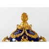 Pendule de style Louis XVi en bronze doré et émail bleu signée BEURDELEY | Biron Pendule de style Louis XVi en bronze doré et émail bleu signée BEURDELEY