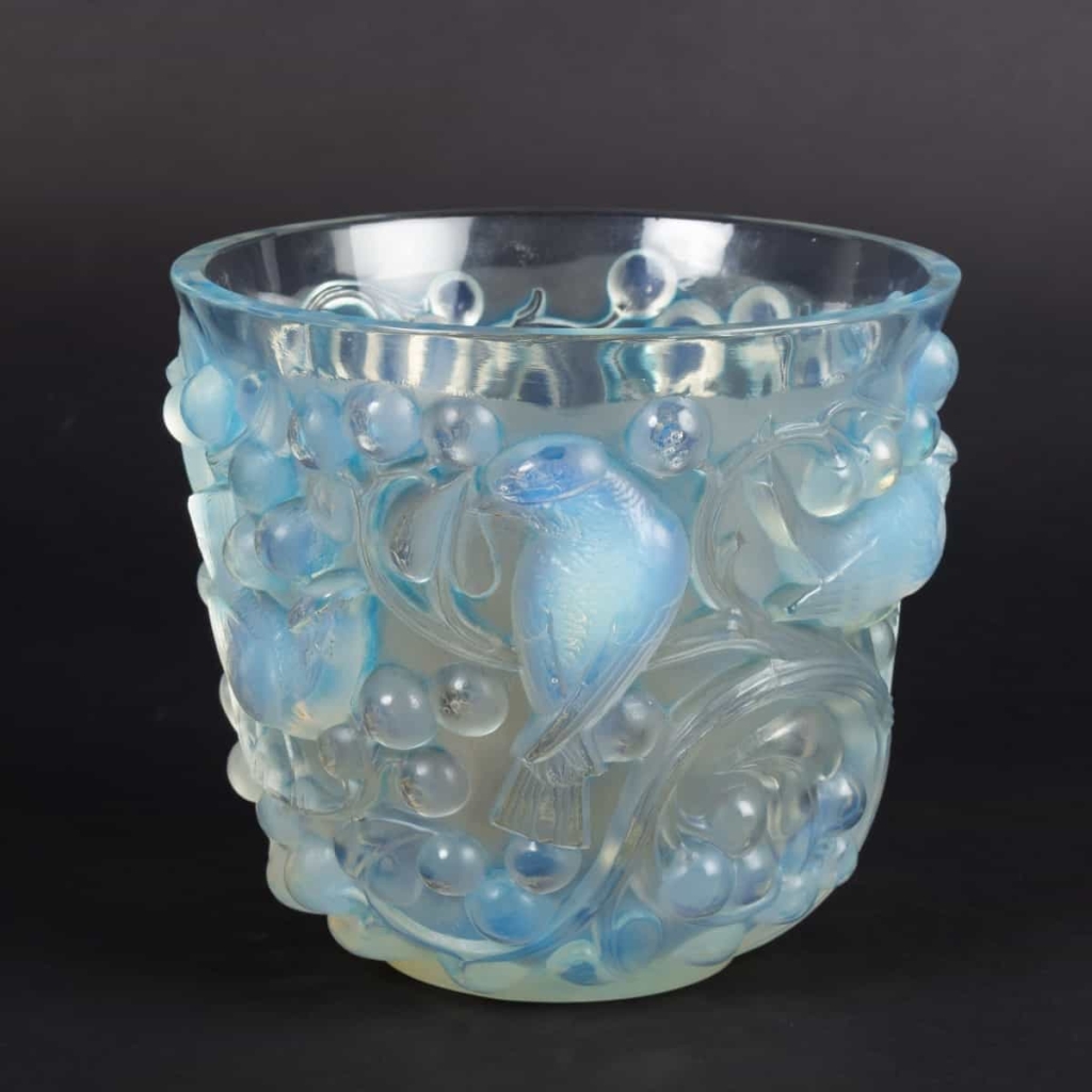 Vase « Avallon » verre opalescent patiné bleu de René LALIQUE | Biron |||||