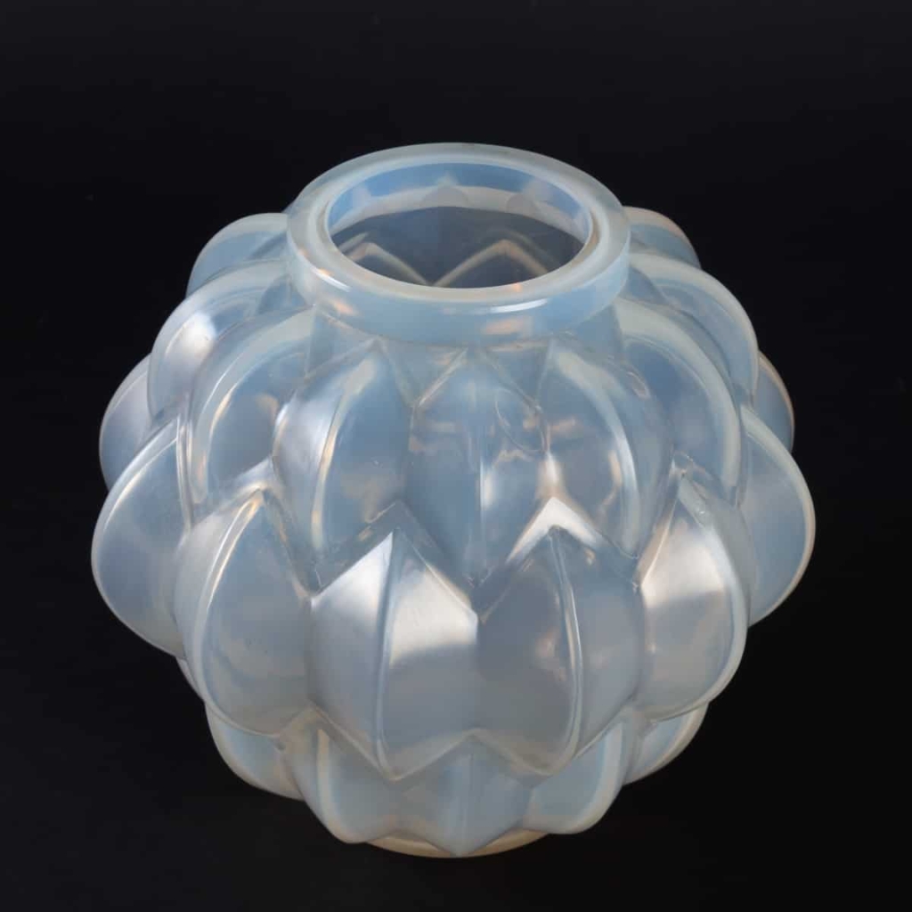 Vase « Nivernais » verre opalescent triple couche de René LALIQUE | Biron Vase « Nivernais » verre opalescent triple couche de René LALIQUE