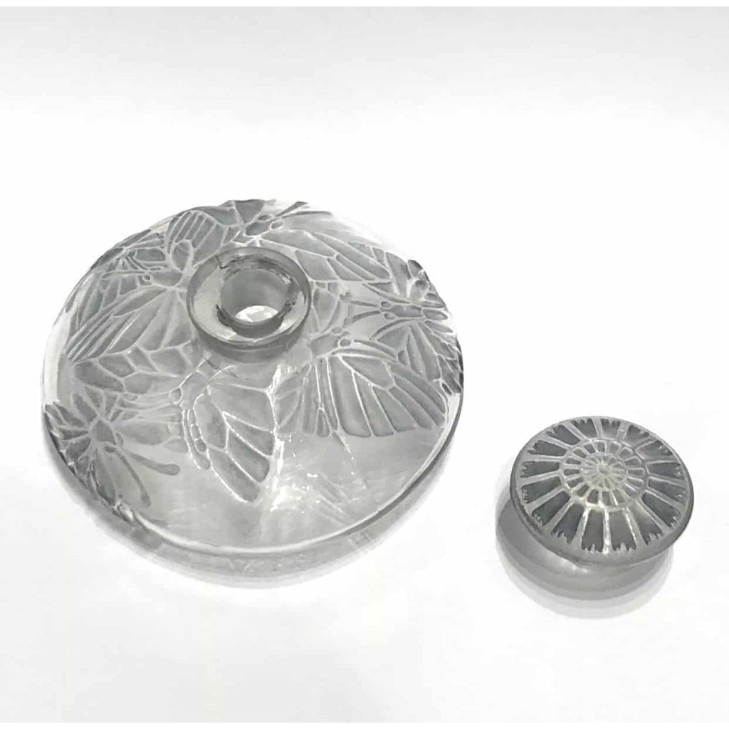 Flacon « Misti » en verre blanc patiné bleu de René LALIQUE pour L.T PIVER | Biron Flacon "Misti" en verre blanc patiné bleu de René LALIQUE pour L.T PIVER