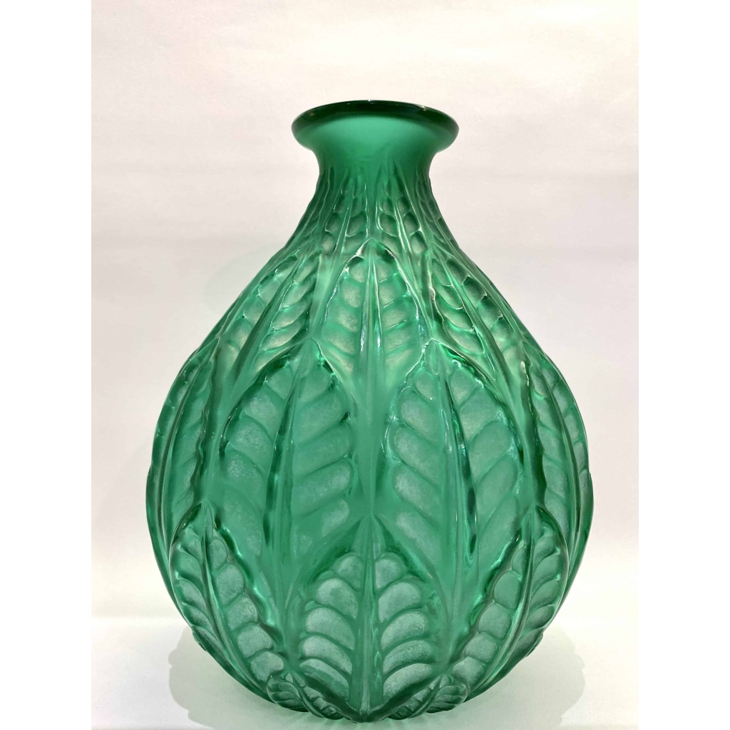 Vase « Malesherbes » verre vert émeraude patiné blanc de René LALIQUE | Biron ||||