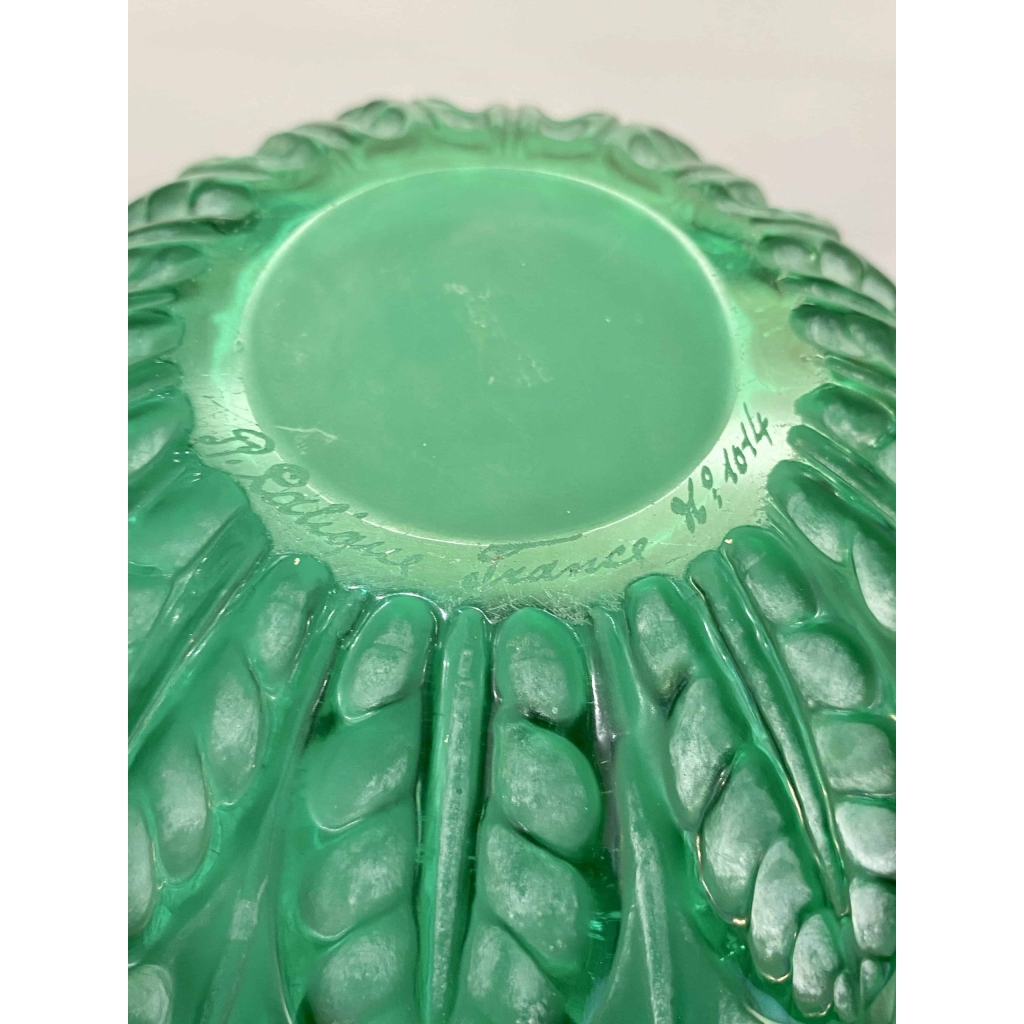 Vase « Malesherbes » verre vert émeraude patiné blanc de René LALIQUE | Biron Vase "Malesherbes" verre vert émeraude patiné blanc de René LALIQUE