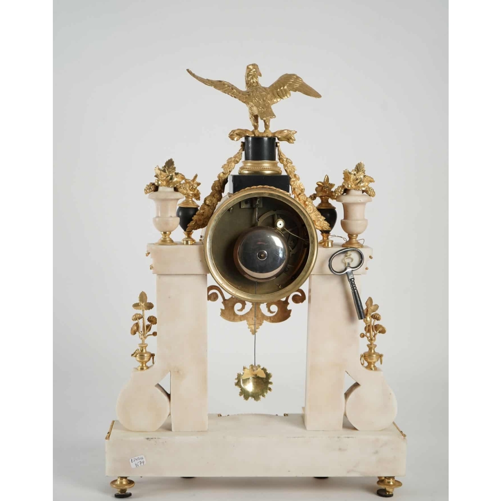 Pendule portique d'époque Louis XVI (1774 - 1793).