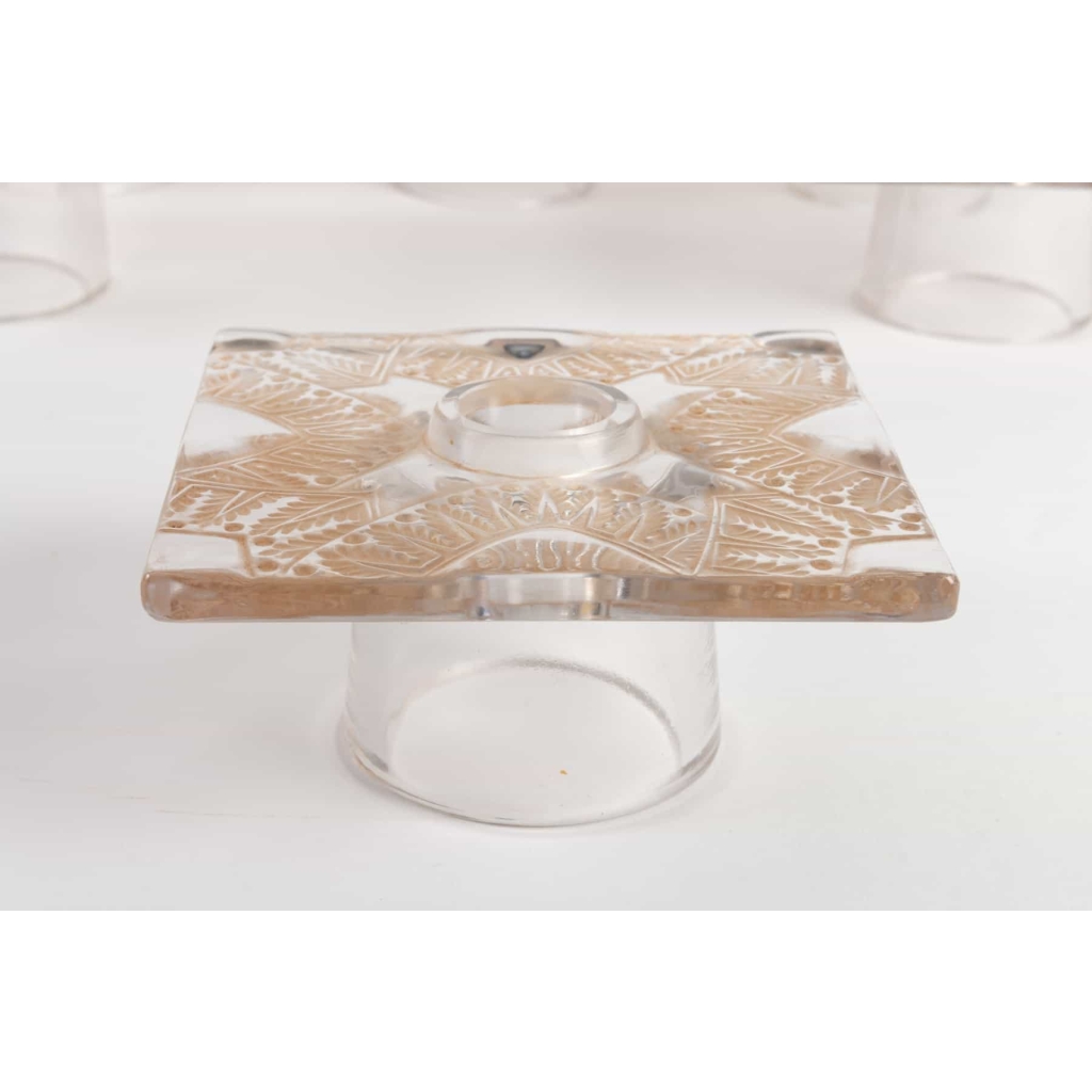 Suite de Six Bougeoirs Chandeliers « Chantilly » verre blanc patiné sépia de René LALIQUE