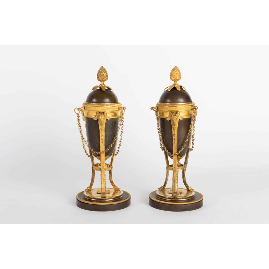 Paire de cassolettes faisant bougeoirs 19e siècle