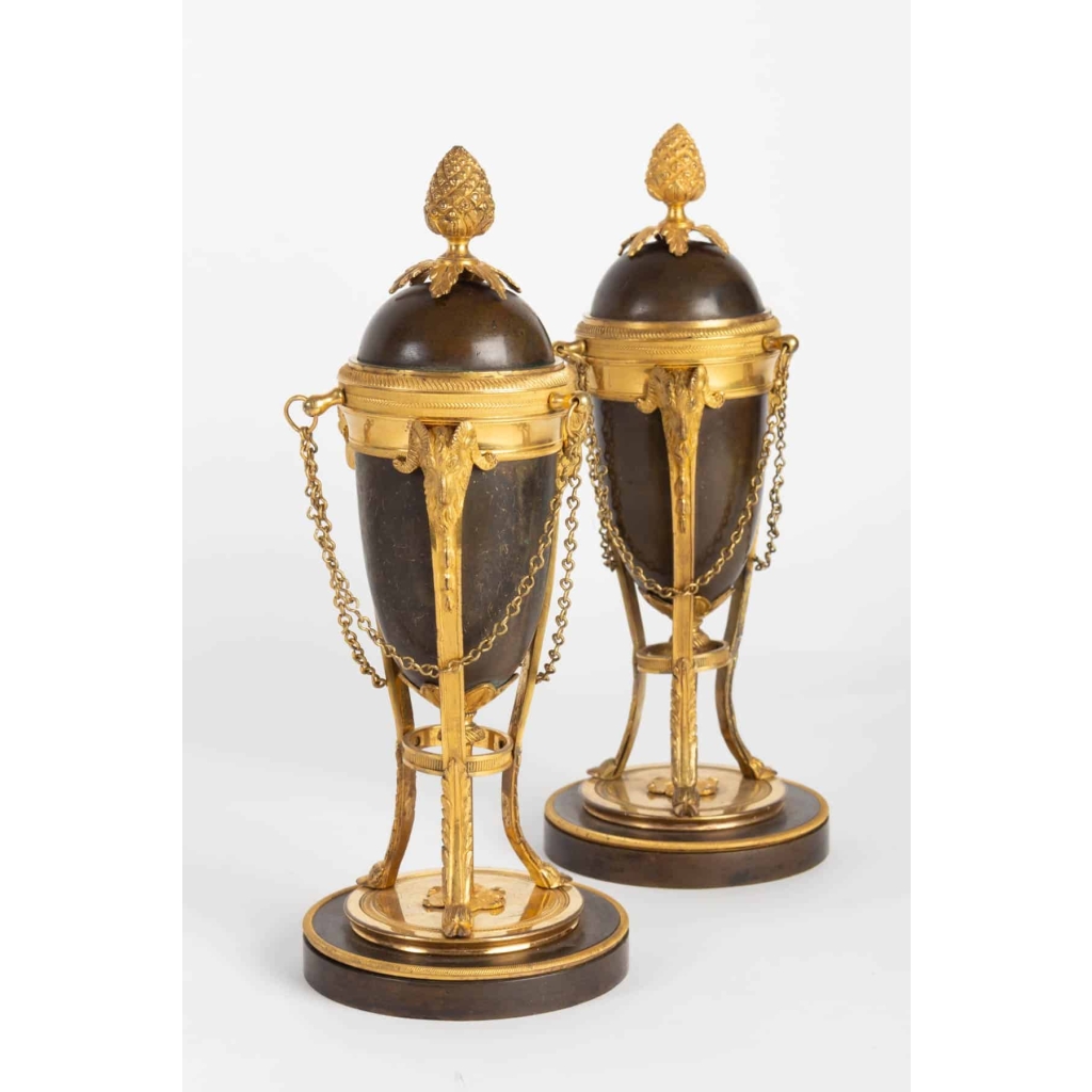 Paire de cassolettes faisant bougeoirs 19e siècle