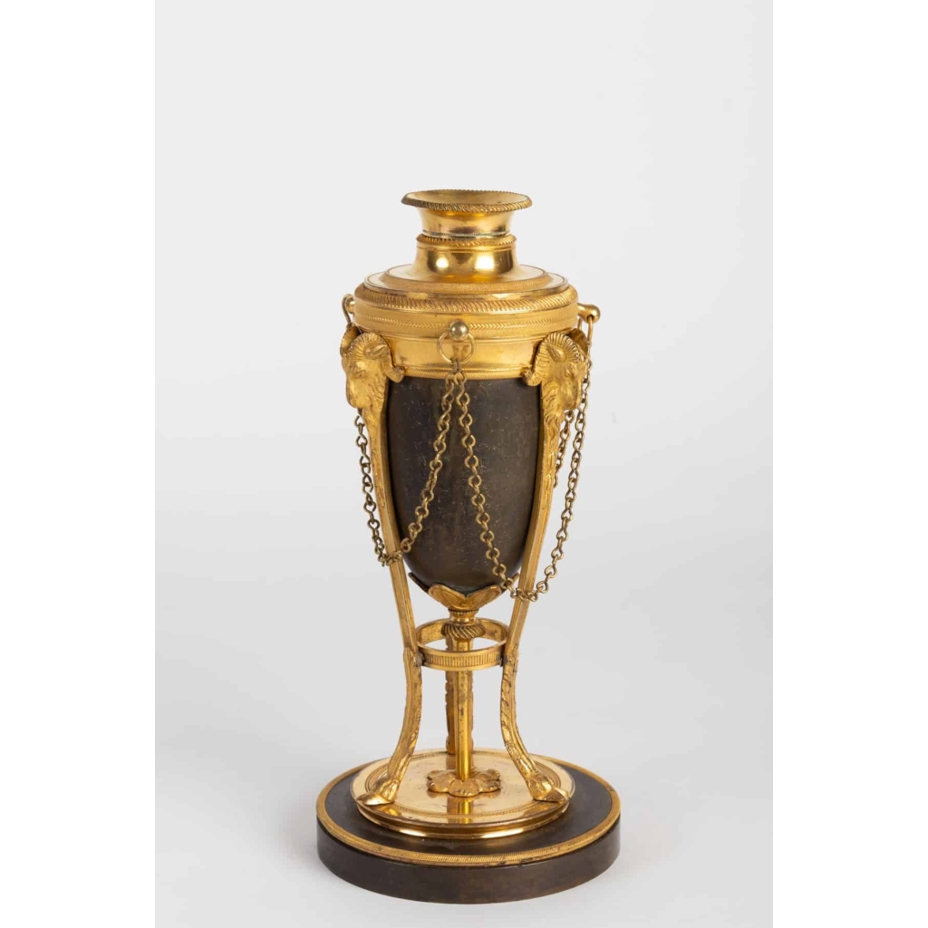 Paire de cassolettes faisant bougeoirs 19e siècle