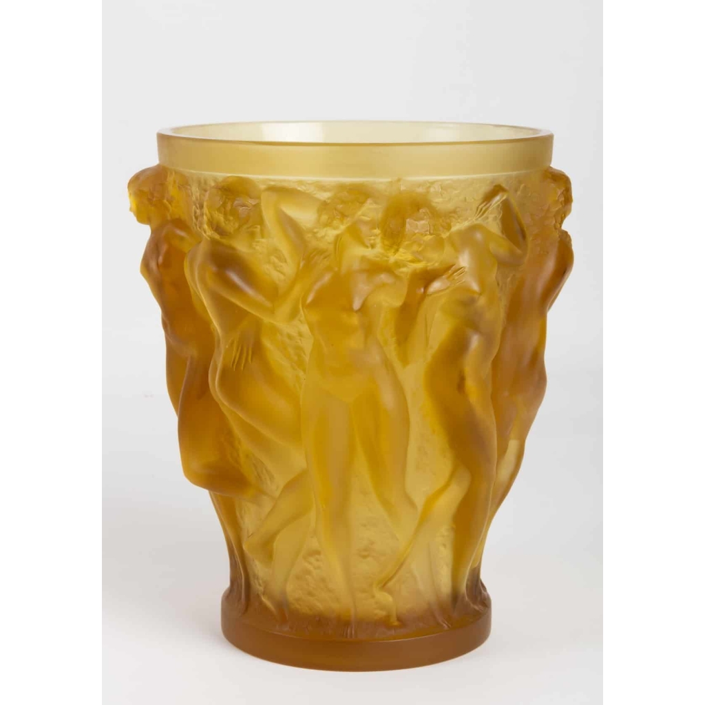 Vase « Bacchantes » verre jaune ambré de René LALIQUE