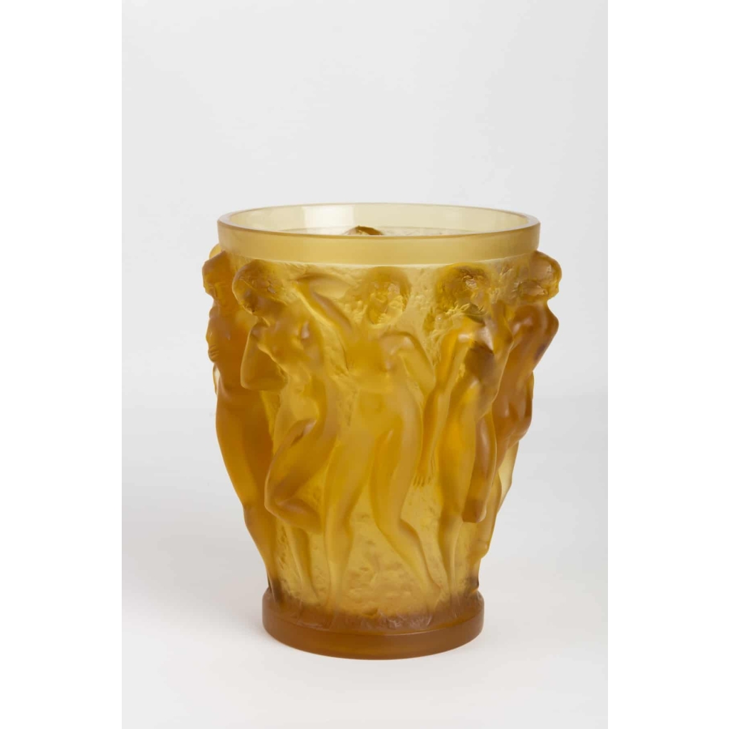 Vase « Bacchantes » verre jaune ambré de René LALIQUE