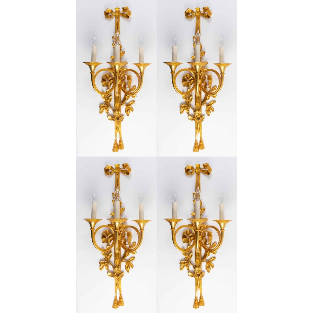 Suite de quatre importantes appliques de style Louis XVI. | Biron ||||||