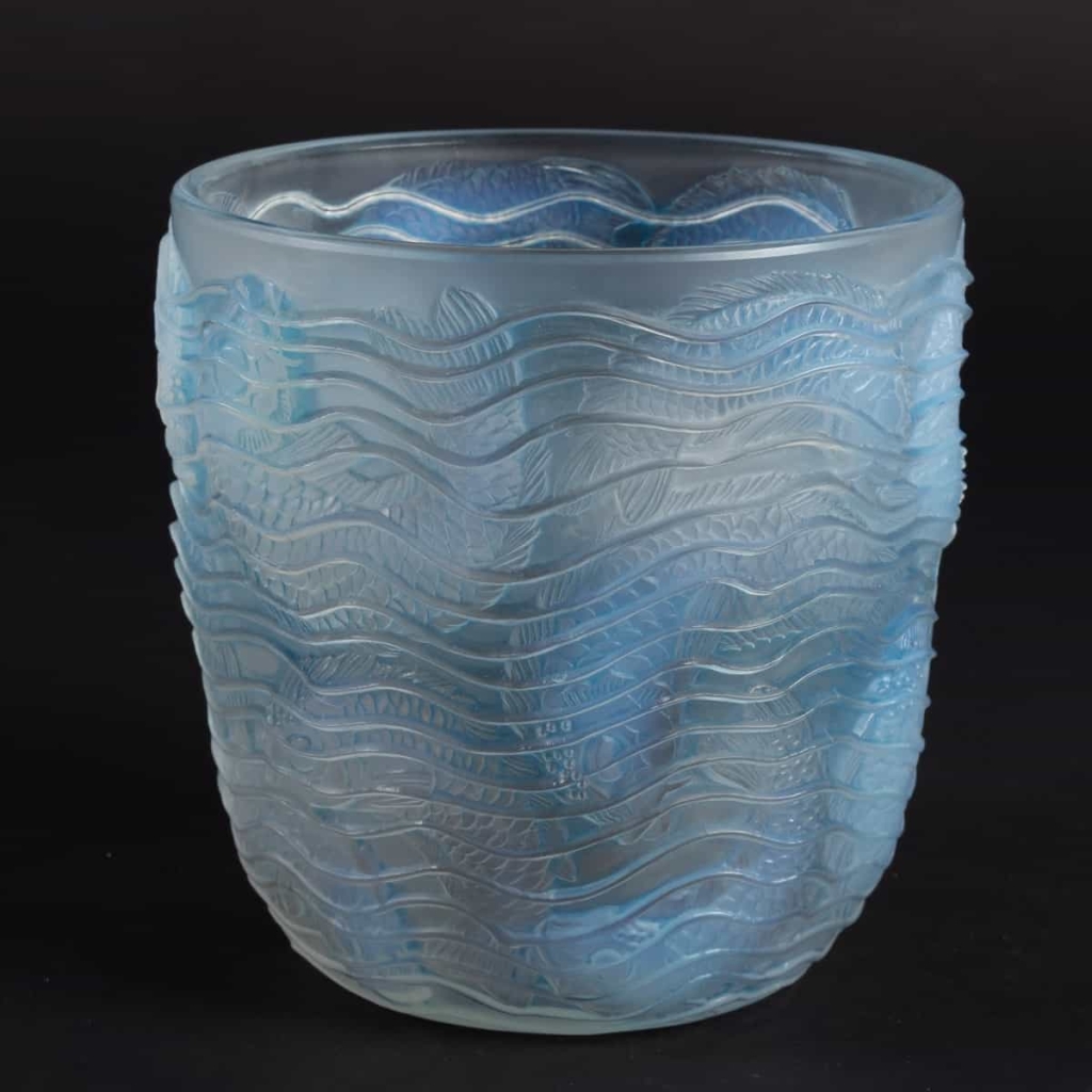 Vase « Dauphins » verre opalescent patiné bleu de René LALIQUE