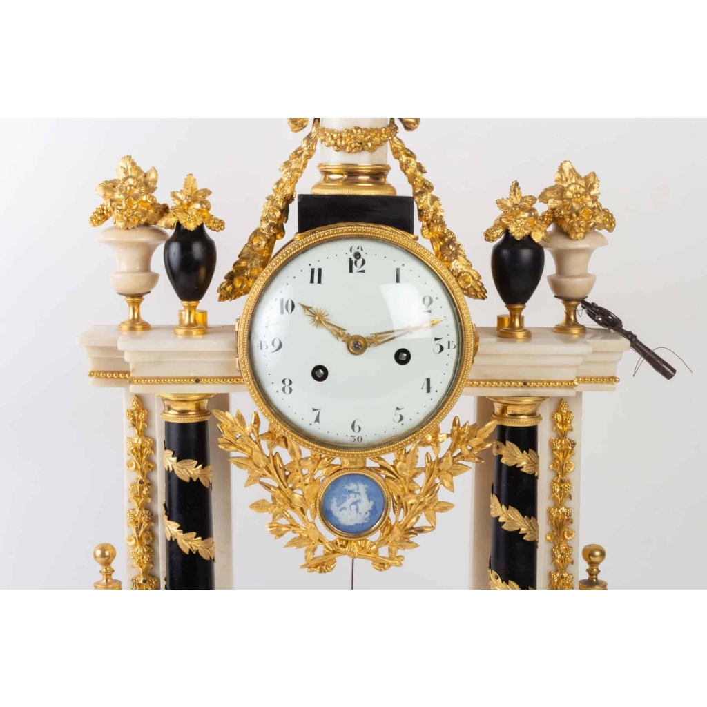 Pendule portique d'époque Louis XVI (1774 - 1793)