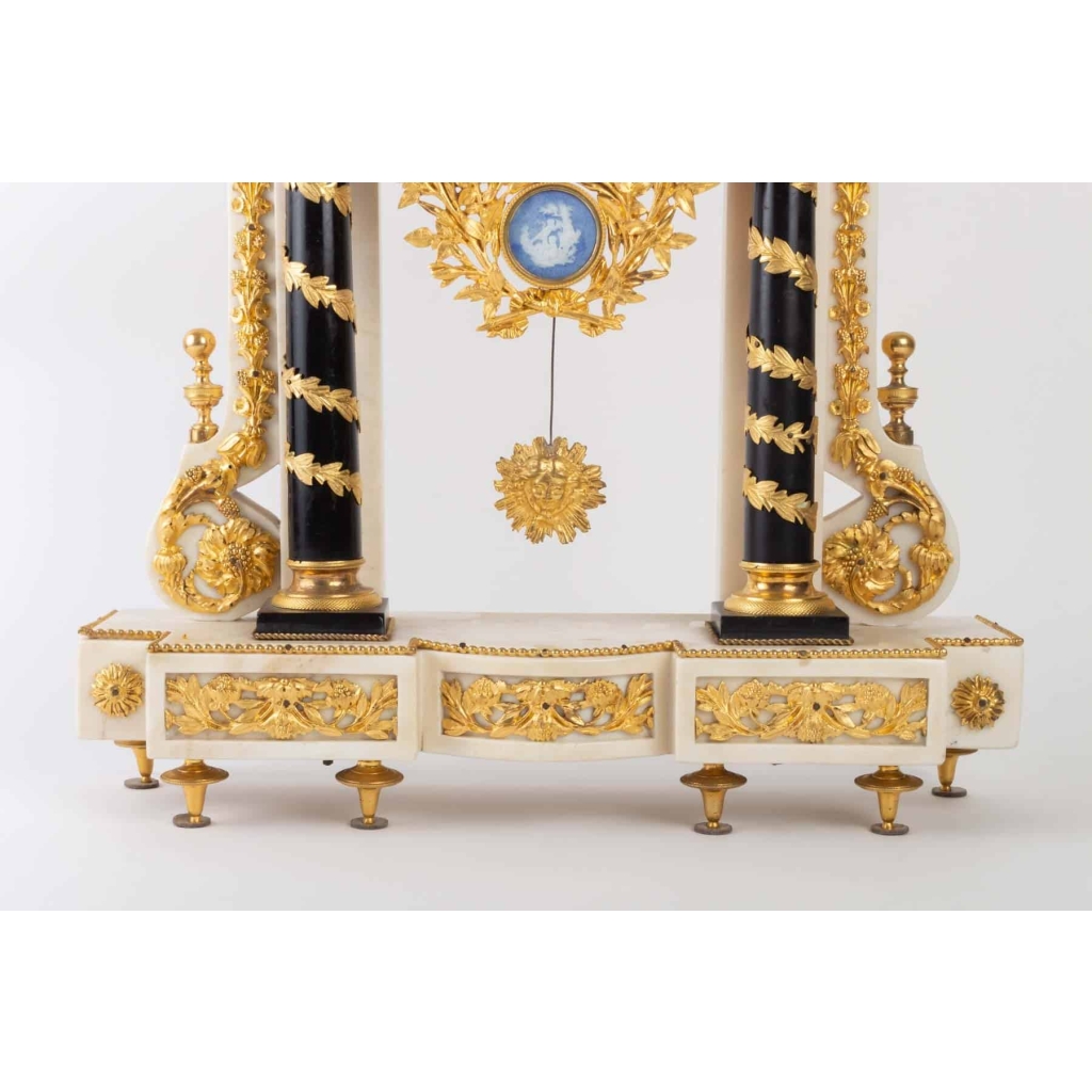 Pendule portique d'époque Louis XVI (1774 - 1793)