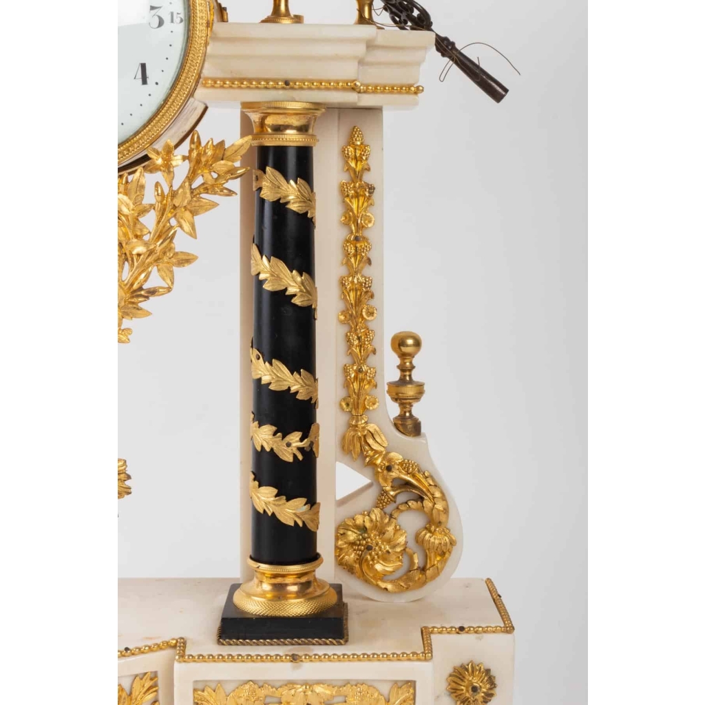 Pendule portique d'époque Louis XVI (1774 - 1793)