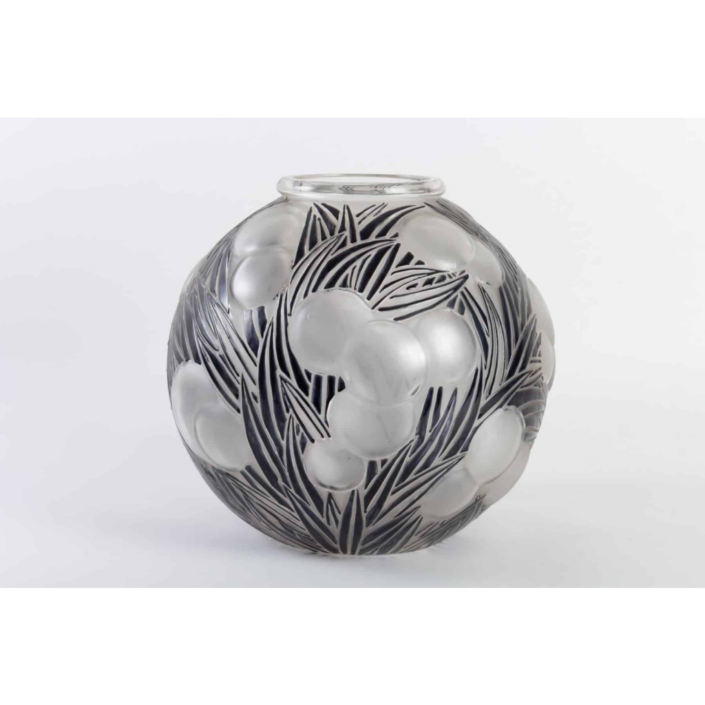 Vase « Oranges » verre blanc émaillé noir de René LALIQUE | Biron Vase « Oranges » verre blanc émaillé noir de René LALIQUE