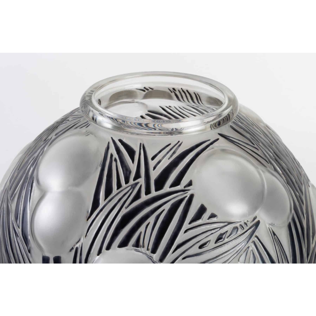 Vase « Oranges » verre blanc émaillé noir de René LALIQUE | Biron Vase « Oranges » verre blanc émaillé noir de René LALIQUE