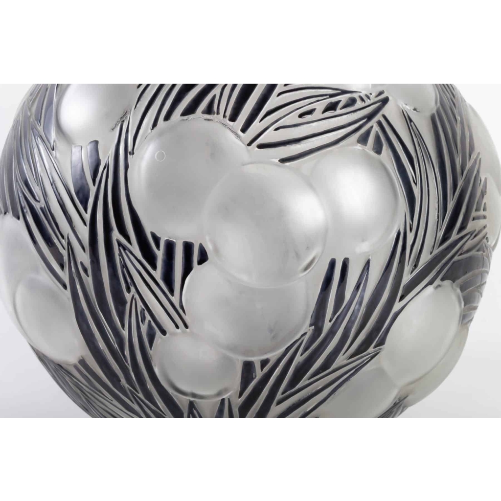 Vase « Oranges » verre blanc émaillé noir de René LALIQUE | Biron Vase « Oranges » verre blanc émaillé noir de René LALIQUE
