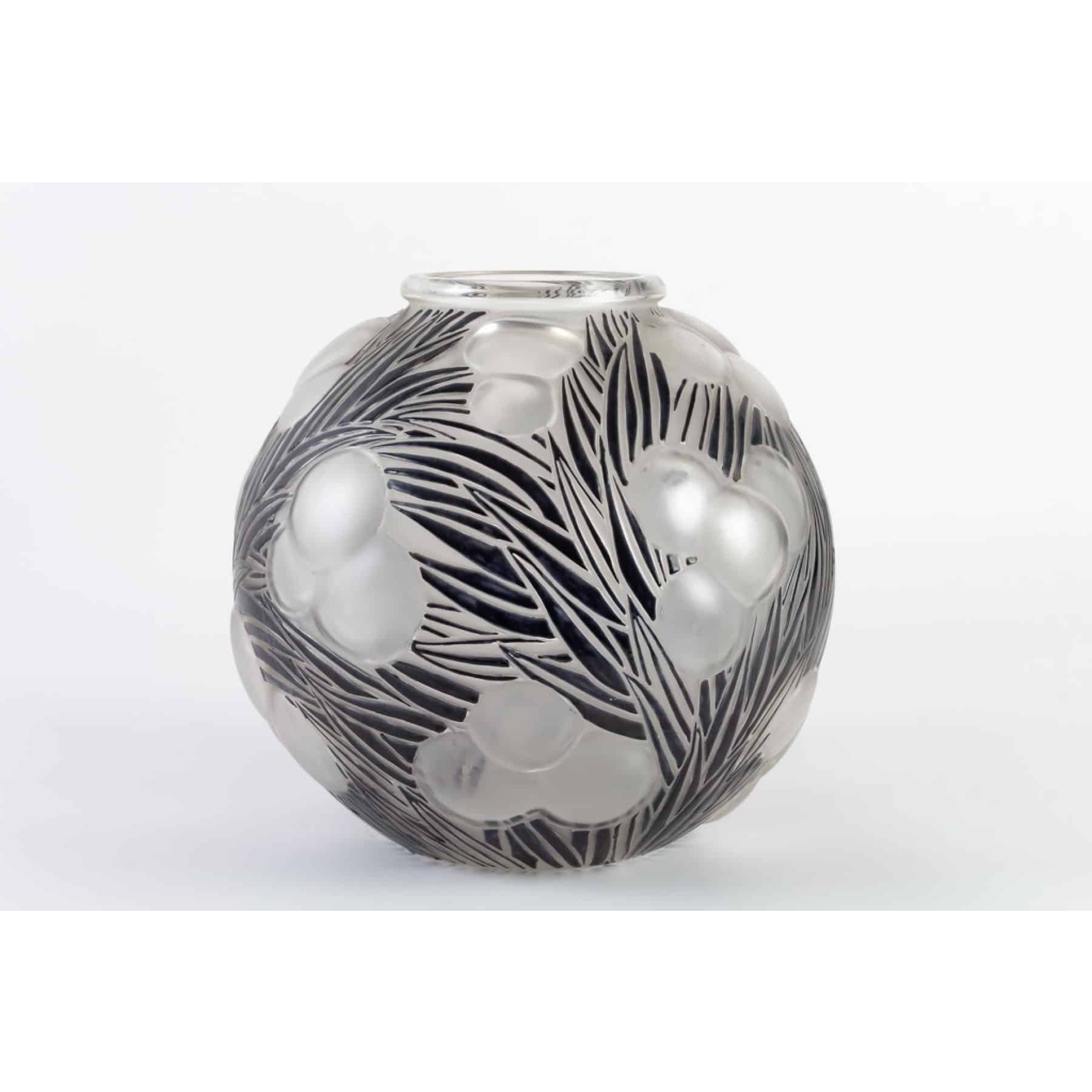 Vase « Oranges » verre blanc émaillé noir de René LALIQUE | Biron Vase « Oranges » verre blanc émaillé noir de René LALIQUE