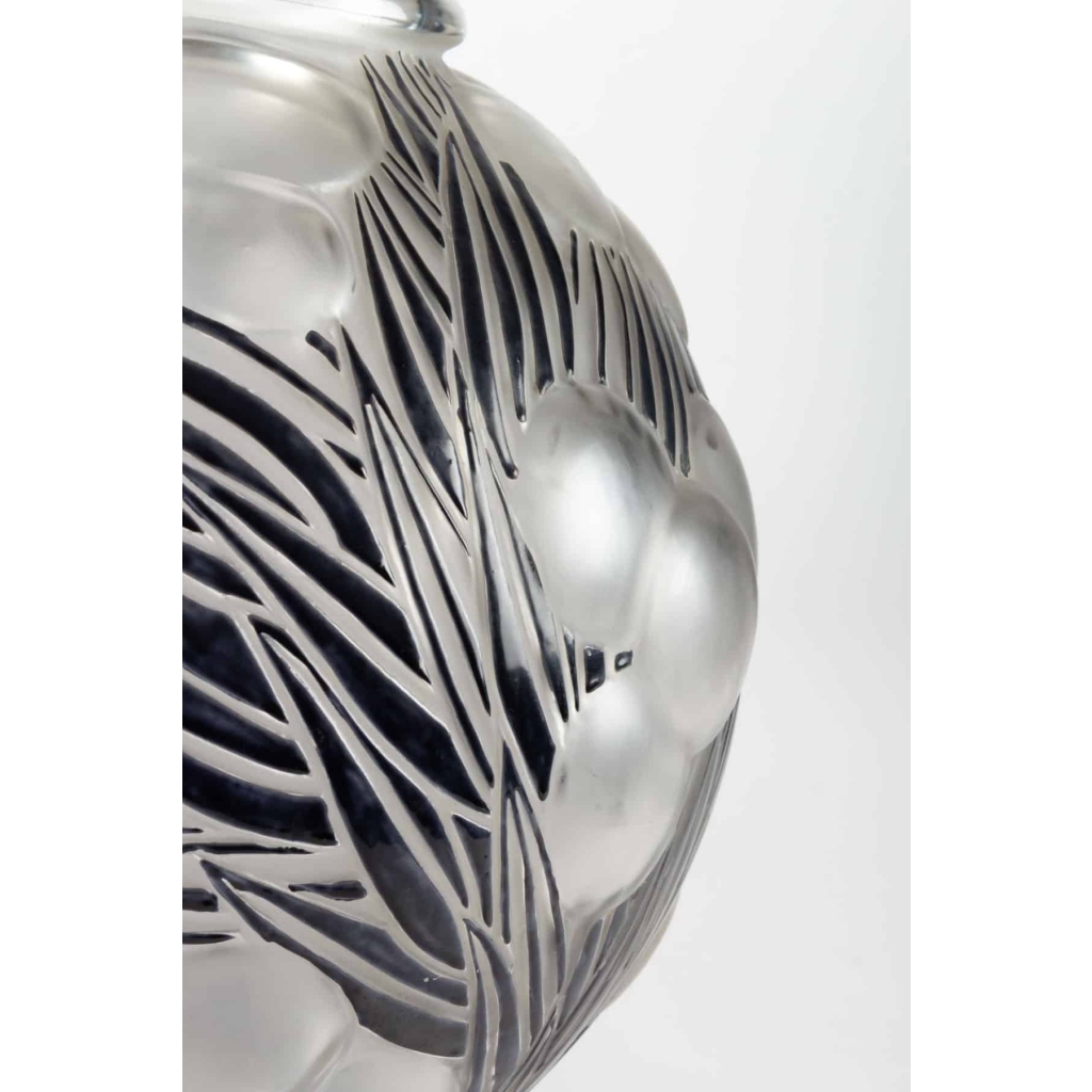 Vase « Oranges » verre blanc émaillé noir de René LALIQUE | Biron Vase « Oranges » verre blanc émaillé noir de René LALIQUE