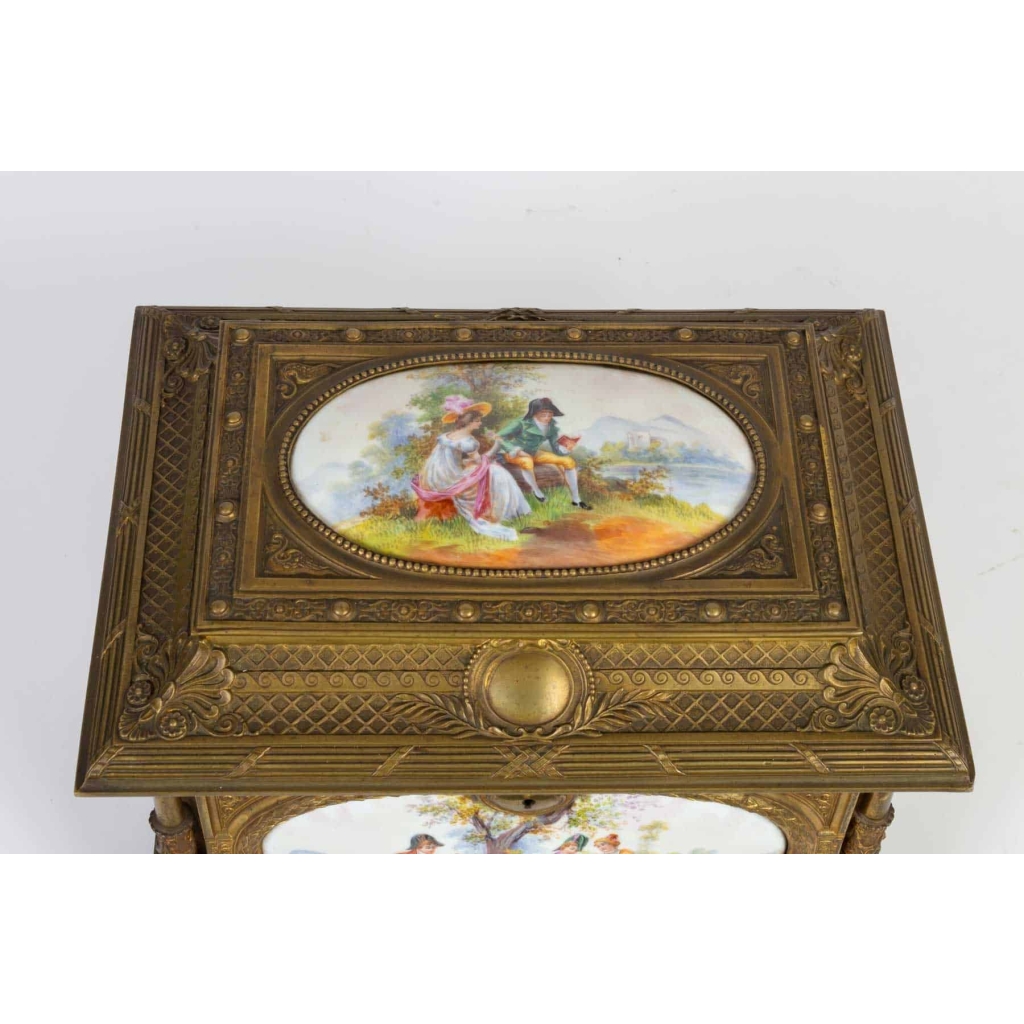 Boite à bijoux en porcelaine et bronze doré | Biron Boite à bijoux en porcelaine et bronze doré