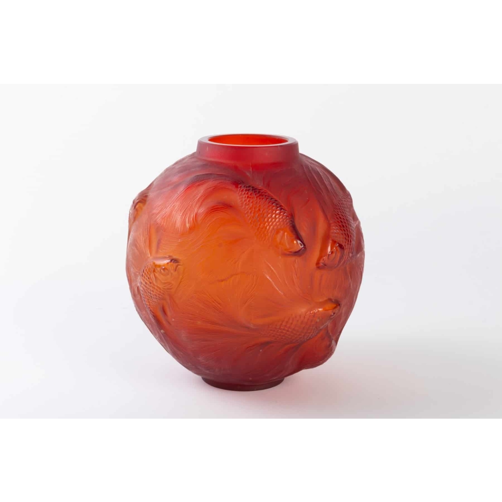 Vase « Formose » verre rouge orangé de René LALIQUE