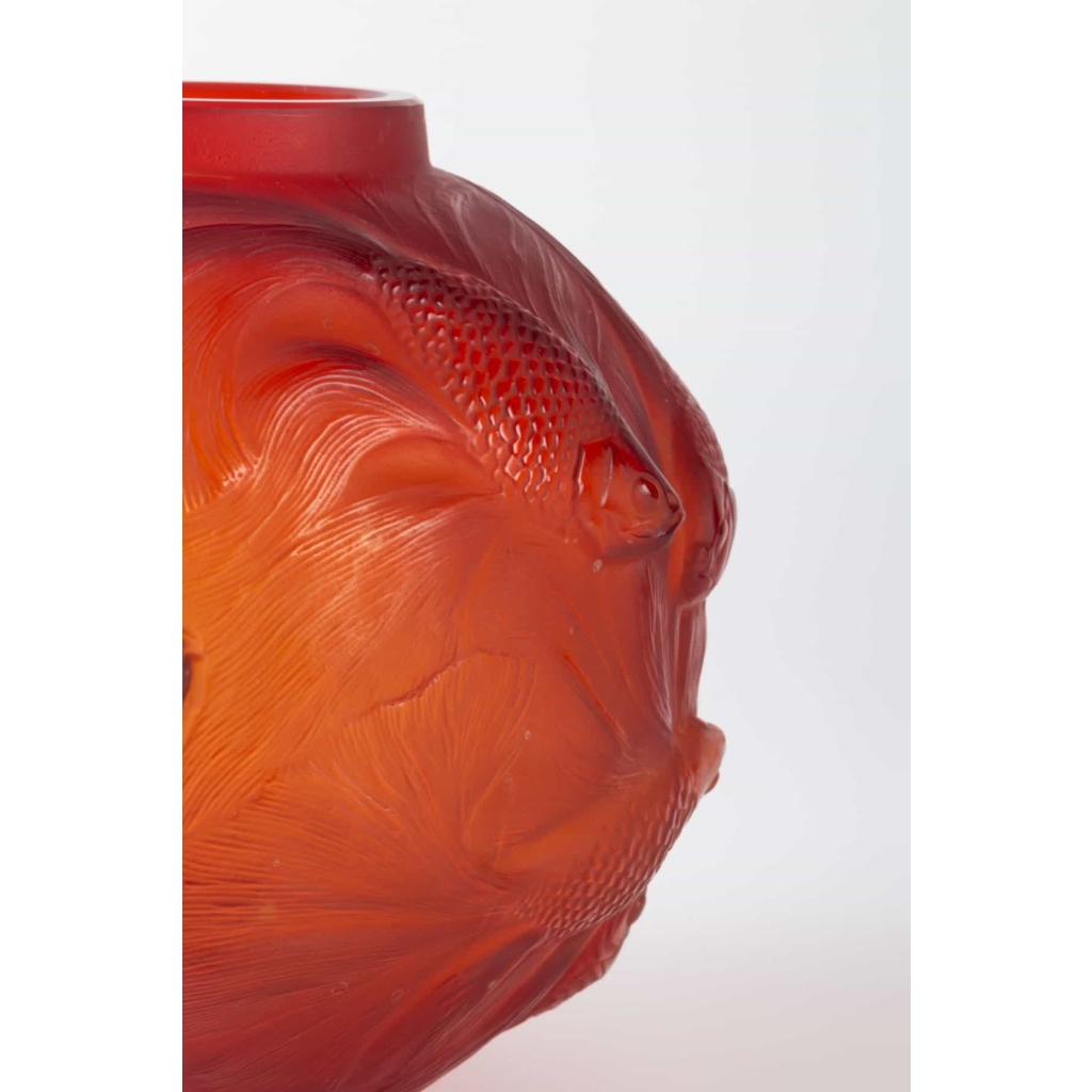 Vase « Formose » verre rouge orangé de René LALIQUE