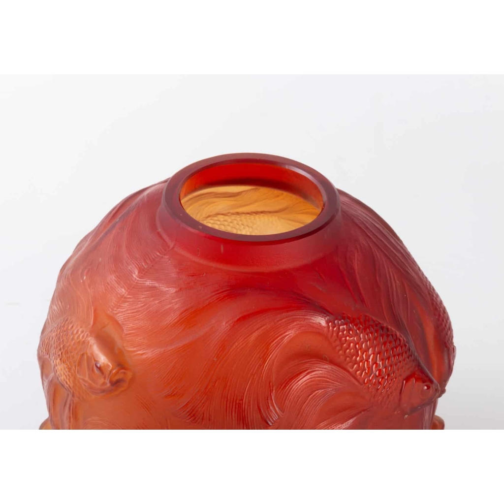 Vase « Formose » verre rouge orangé de René LALIQUE