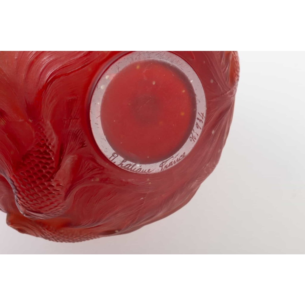 Vase « Formose » verre rouge orangé de René LALIQUE