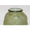 Vase « Tortues » verre alexandrite (rose ou vert en fonction de l’intensité de la lumière) patiné blanc de René LALIQUE