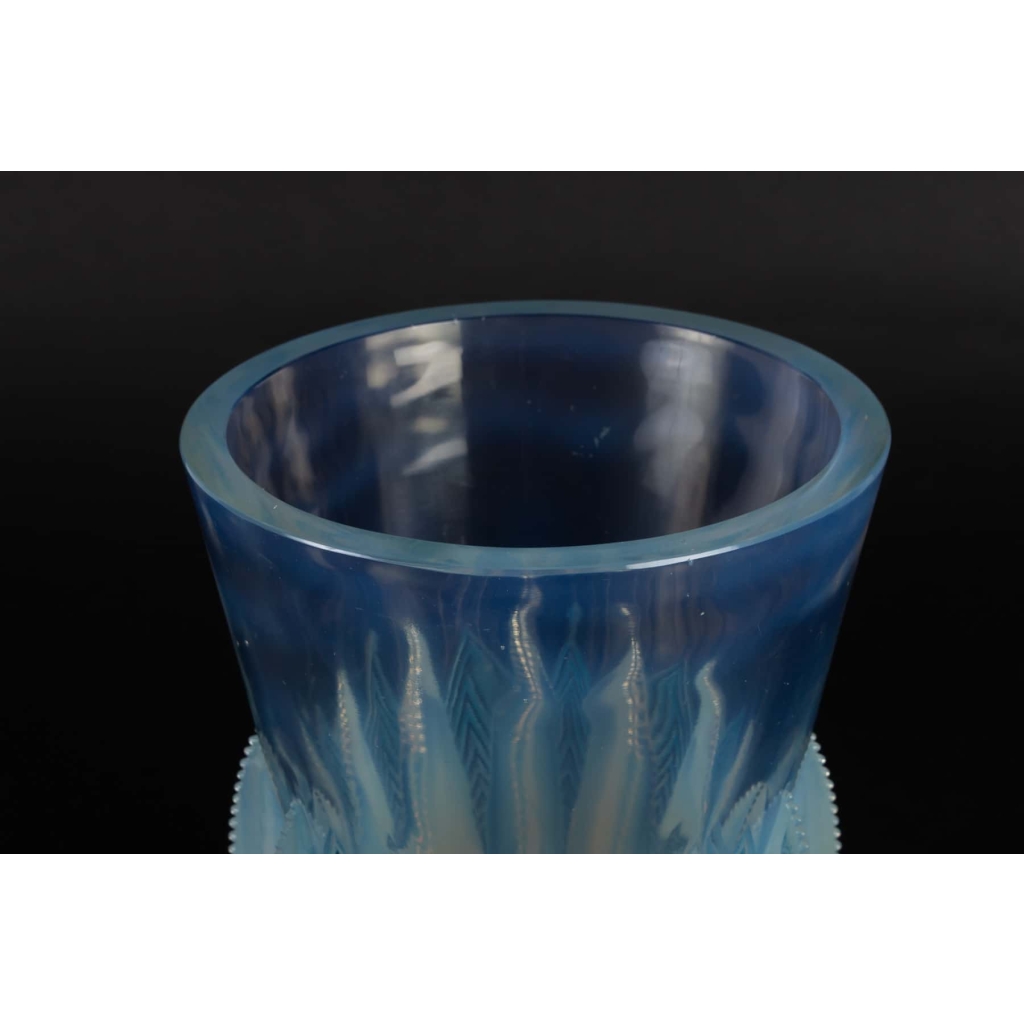 Vase « Gérardmer » verre opalescent de René LALIQUE