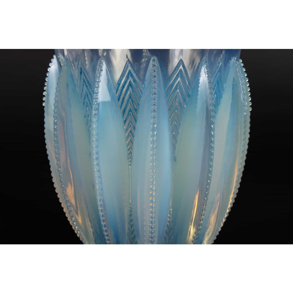 Vase « Gérardmer » verre opalescent de René LALIQUE
