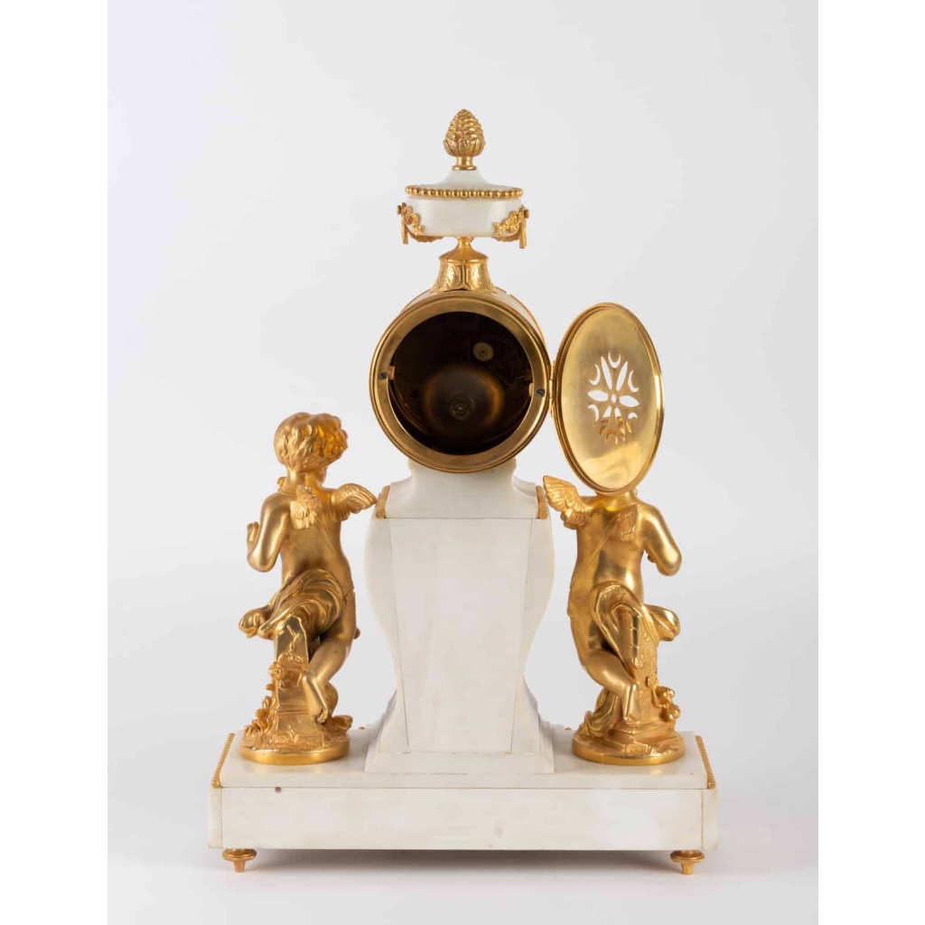 Pas de Deux-Pendule à figures de Chérubins dansant.XIXe, Style Louis XVI.