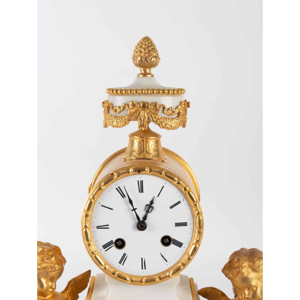 Pas de Deux-Pendule à figures de Chérubins dansant.XIXe, Style Louis XVI.