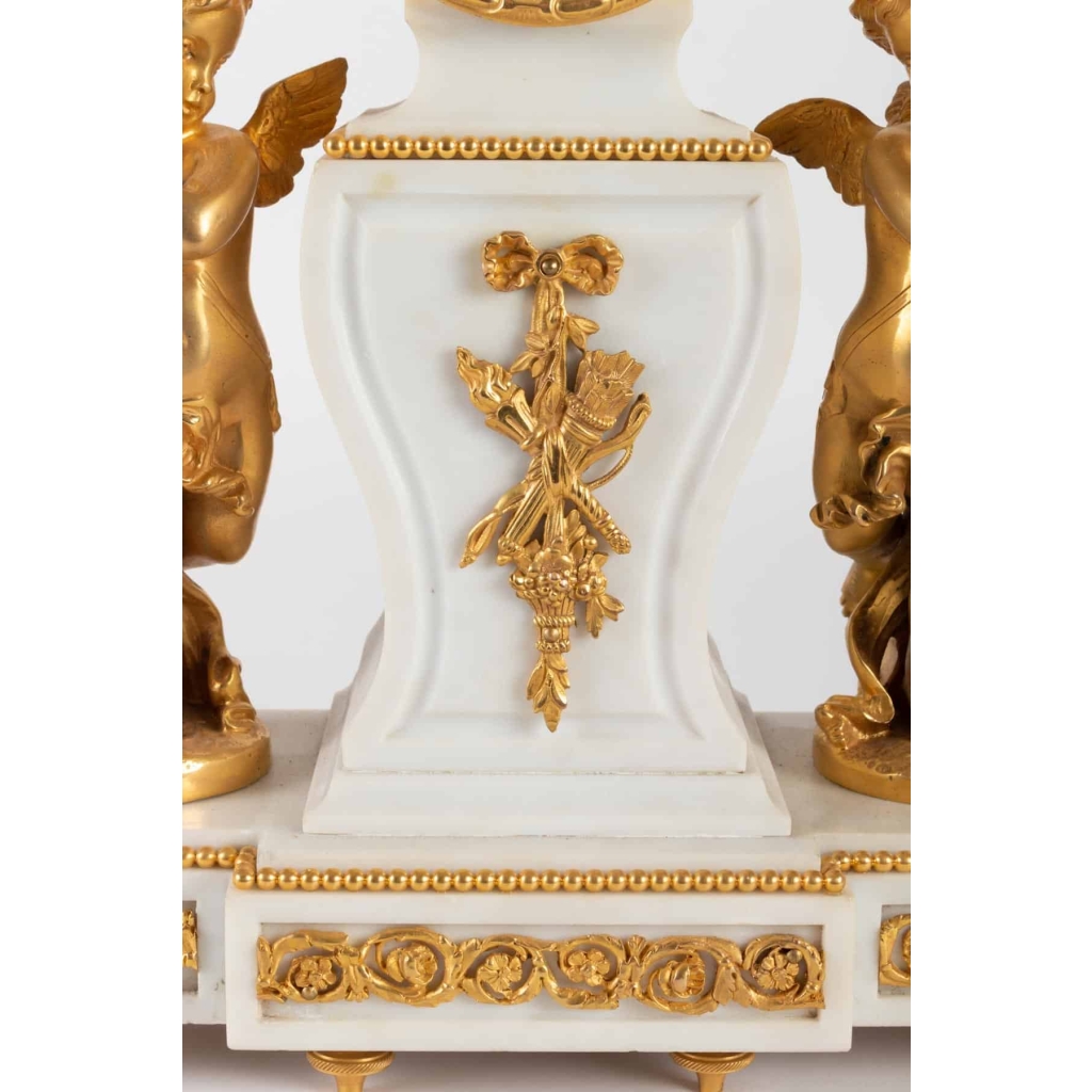Pas de Deux-Pendule à figures de Chérubins dansant.XIXe, Style Louis XVI.
