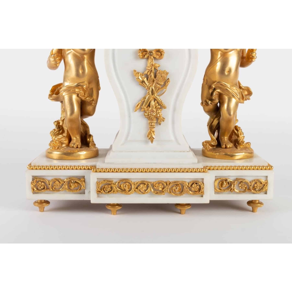 Pas de Deux-Pendule à figures de Chérubins dansant.XIXe, Style Louis XVI.