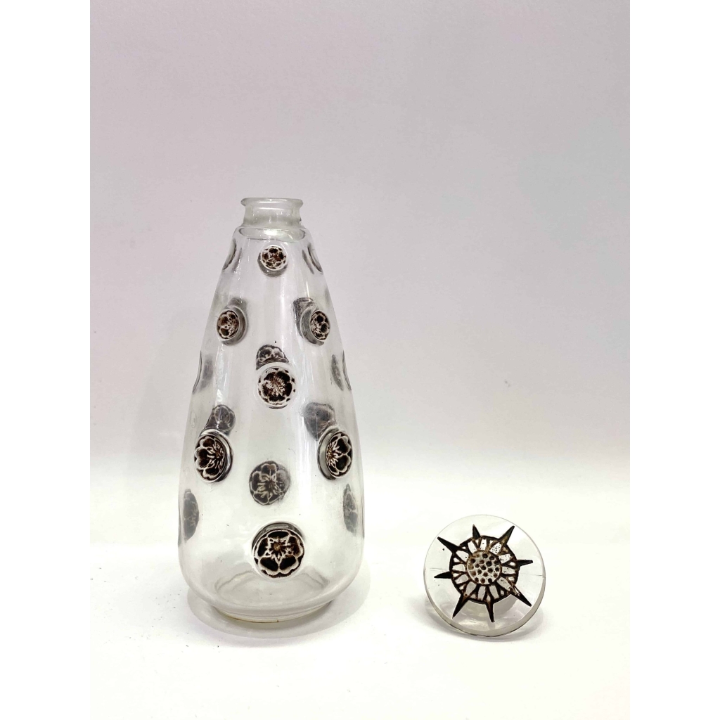 Flacon "Fleurs Concaves" verre blanc patiné noir de René Lalique