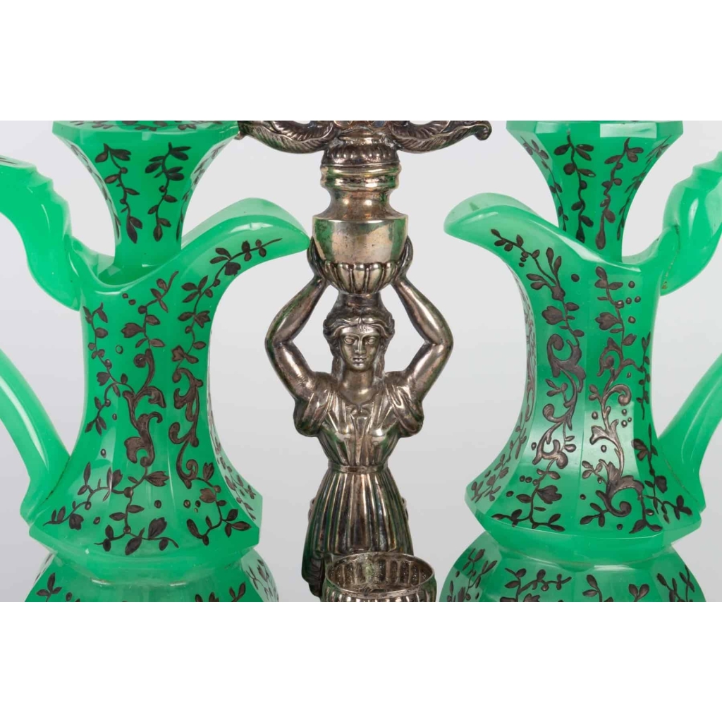 Huilier Vinaigrier en opaline verte et émail or, support en argent 19e siècle | Biron Huilier Vinaigrier en opaline verte et émail or, support en argent 19e siècle