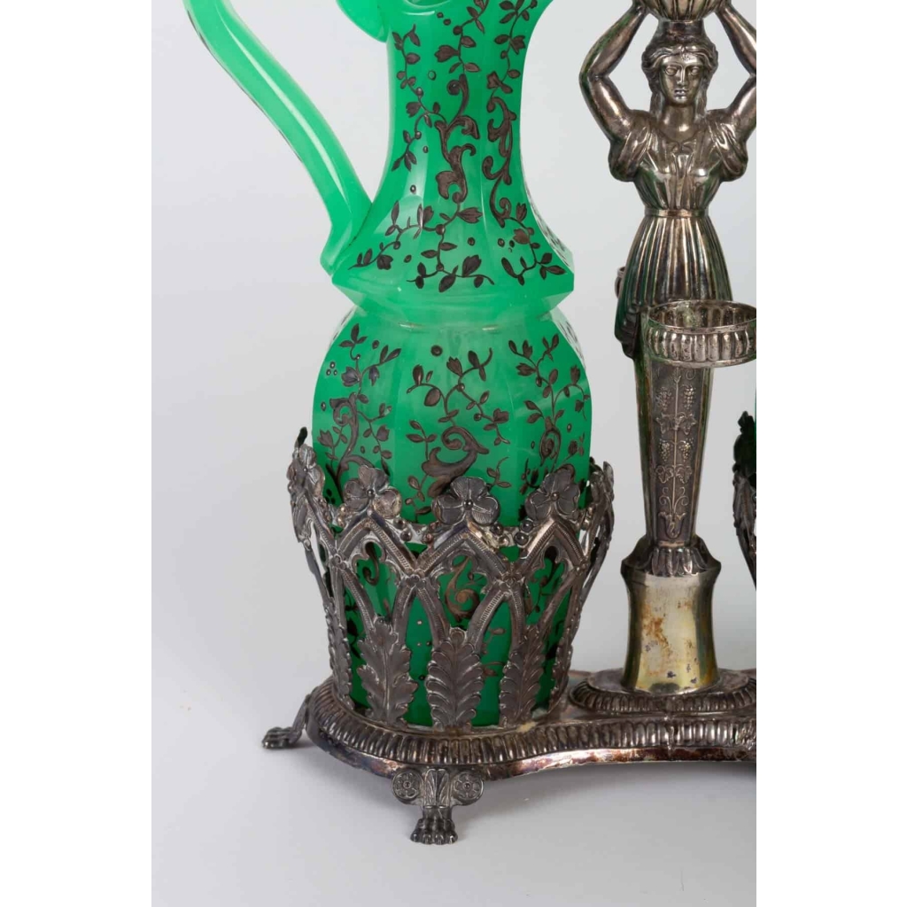 Huilier Vinaigrier en opaline verte et émail or, support en argent 19e siècle | Biron Huilier Vinaigrier en opaline verte et émail or, support en argent 19e siècle