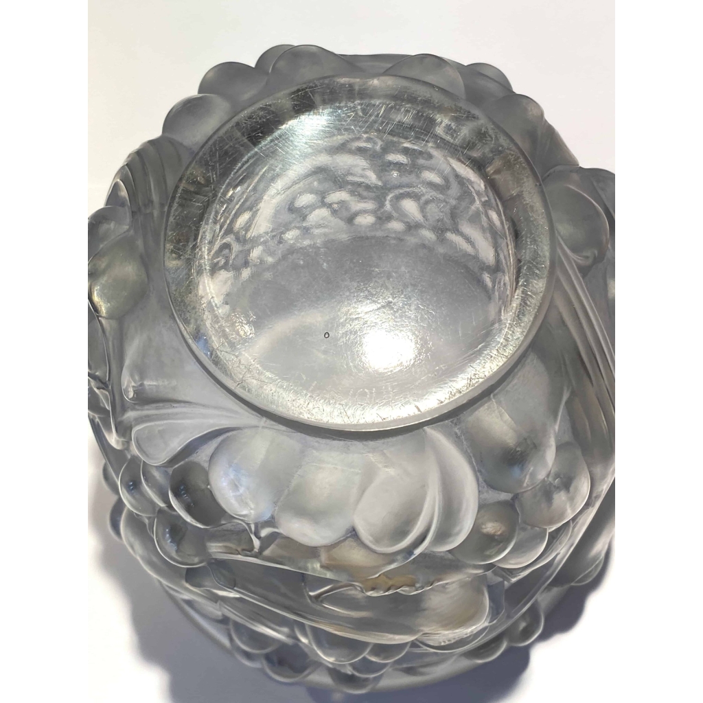 Vase « Avallon » verre blanc patiné bleu de René LALIQUE