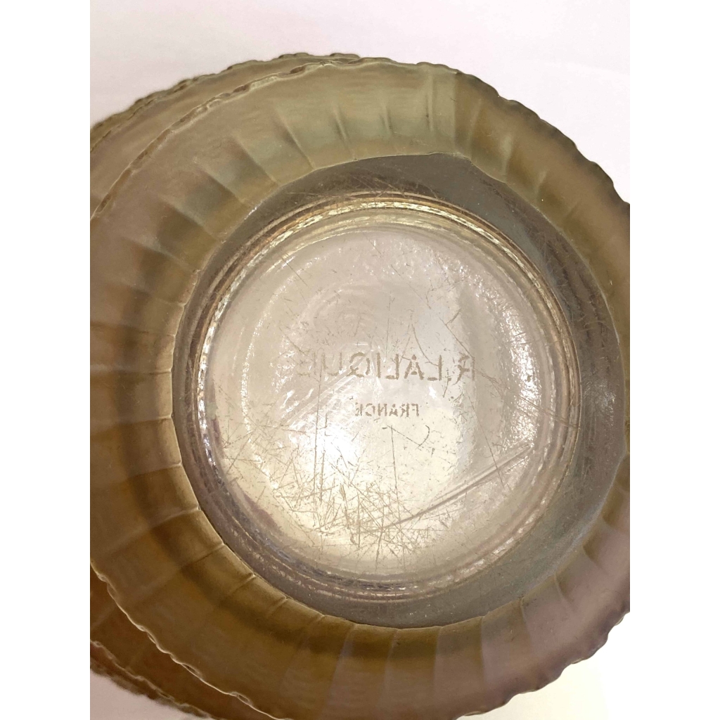 Vase « Chevreuse » verre blanc patiné sépia de René LALIQUE | Biron Vase « Chevreuse » verre blanc patiné sépia de René LALIQUE