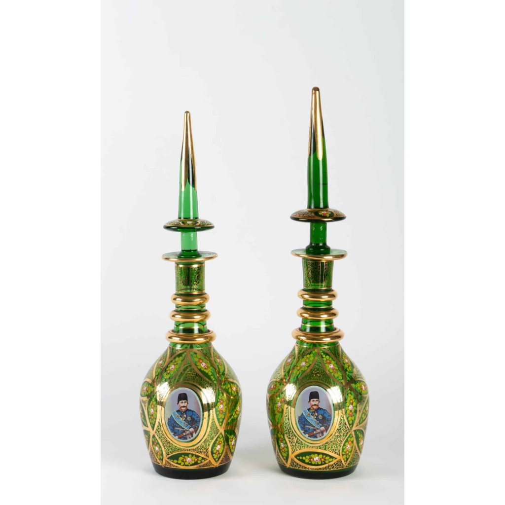 Paire de carafe de Bohême en verre émaillé | Biron |||||||||