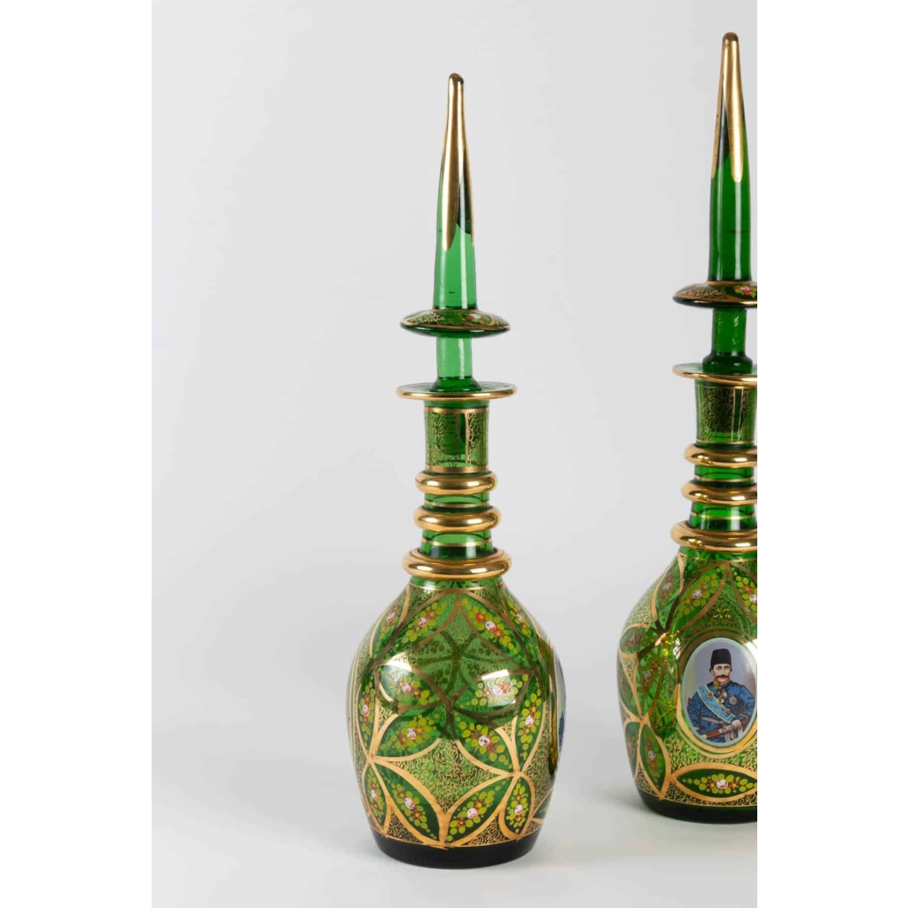 Paire de carafe de Bohême en verre émaillé | Biron Paire de carafe de Bohême en verre émaillé