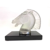 Mascotte Serre-Livres « Longchamp B » verre blanc socle sur base verre opalin noir de René LALIQUE