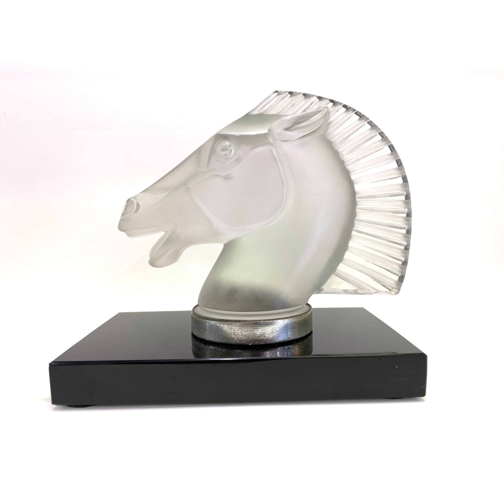 Mascotte Serre-Livres « Longchamp B » verre blanc socle sur base verre opalin noir de René LALIQUE