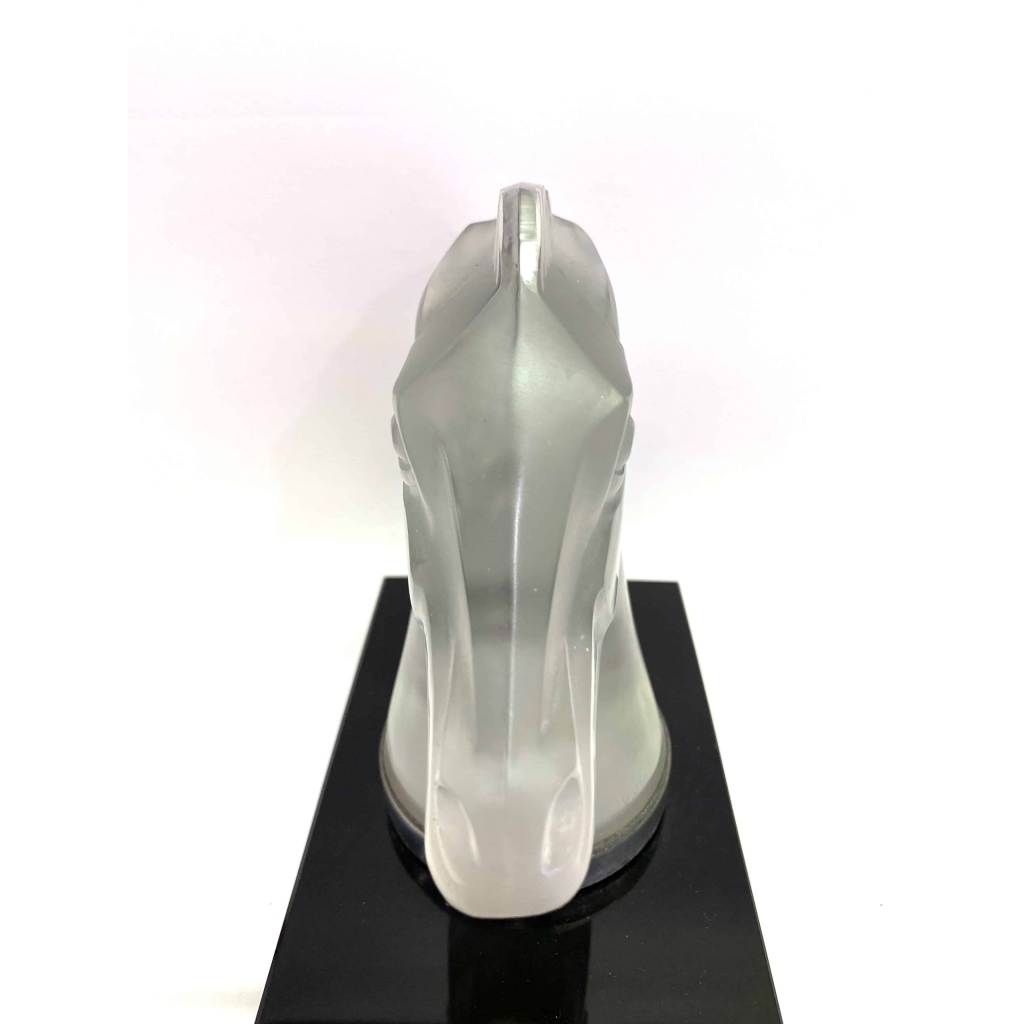 Mascotte Serre-Livres « Longchamp B » verre blanc socle sur base verre opalin noir de René LALIQUE