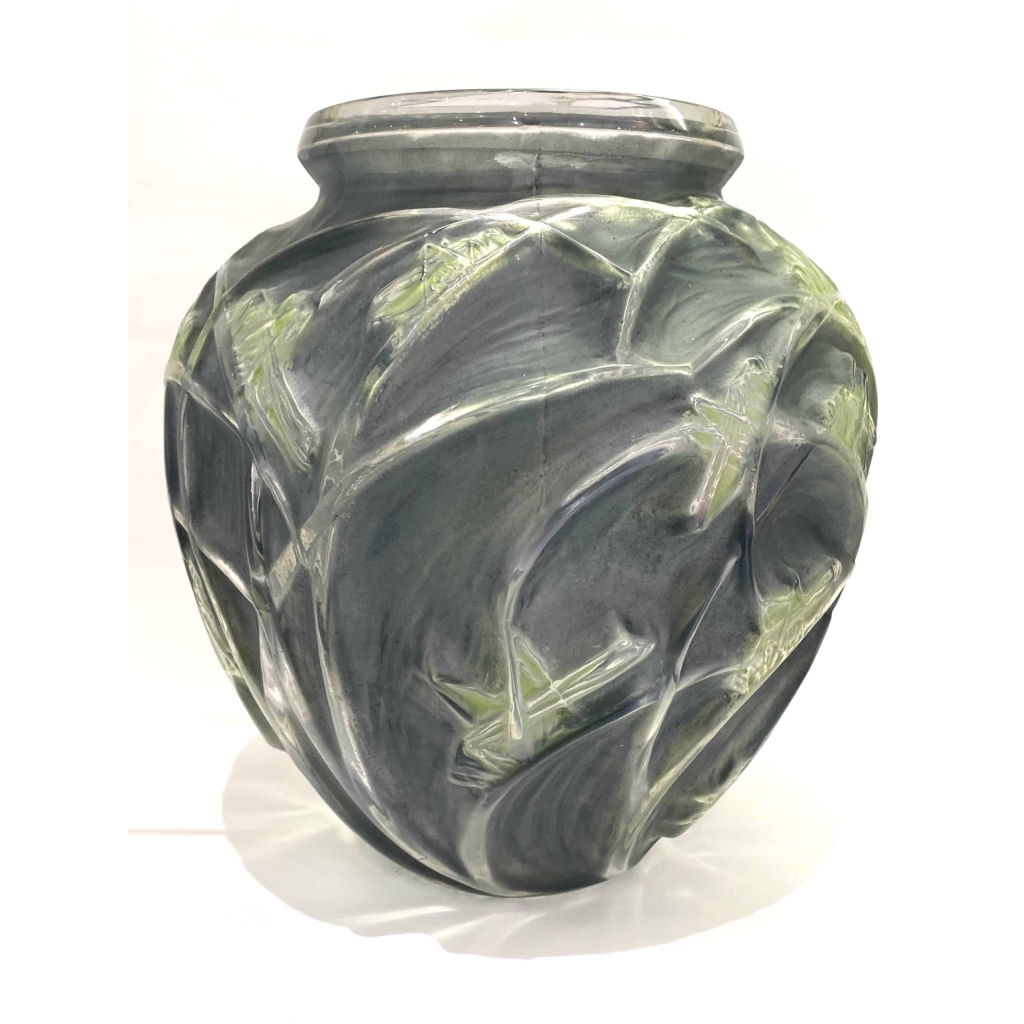Vase « Sauterelles » verre blanc patiné bleu et vert de René LALIQUE